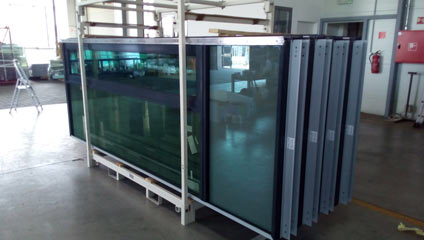 Kész elem a kalodában - Rolla T-elemes üveghomlokzat